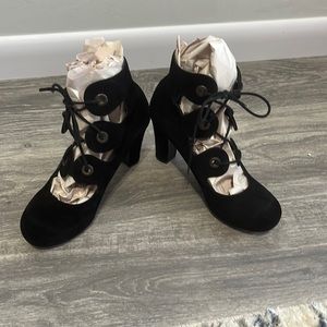 Chie Mihara Black Suede Ankle Lace-up Shoes